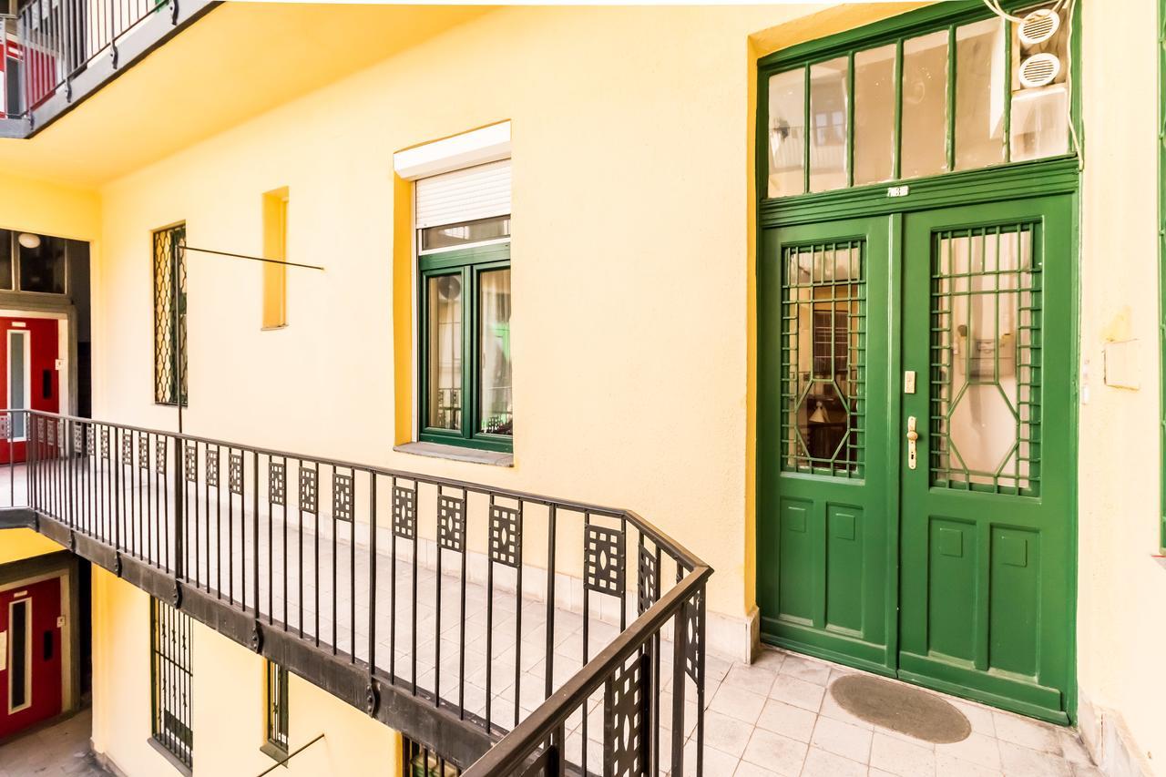 Mickey'S Flat Close To Budapest Whale Apartment Ngoại thất bức ảnh