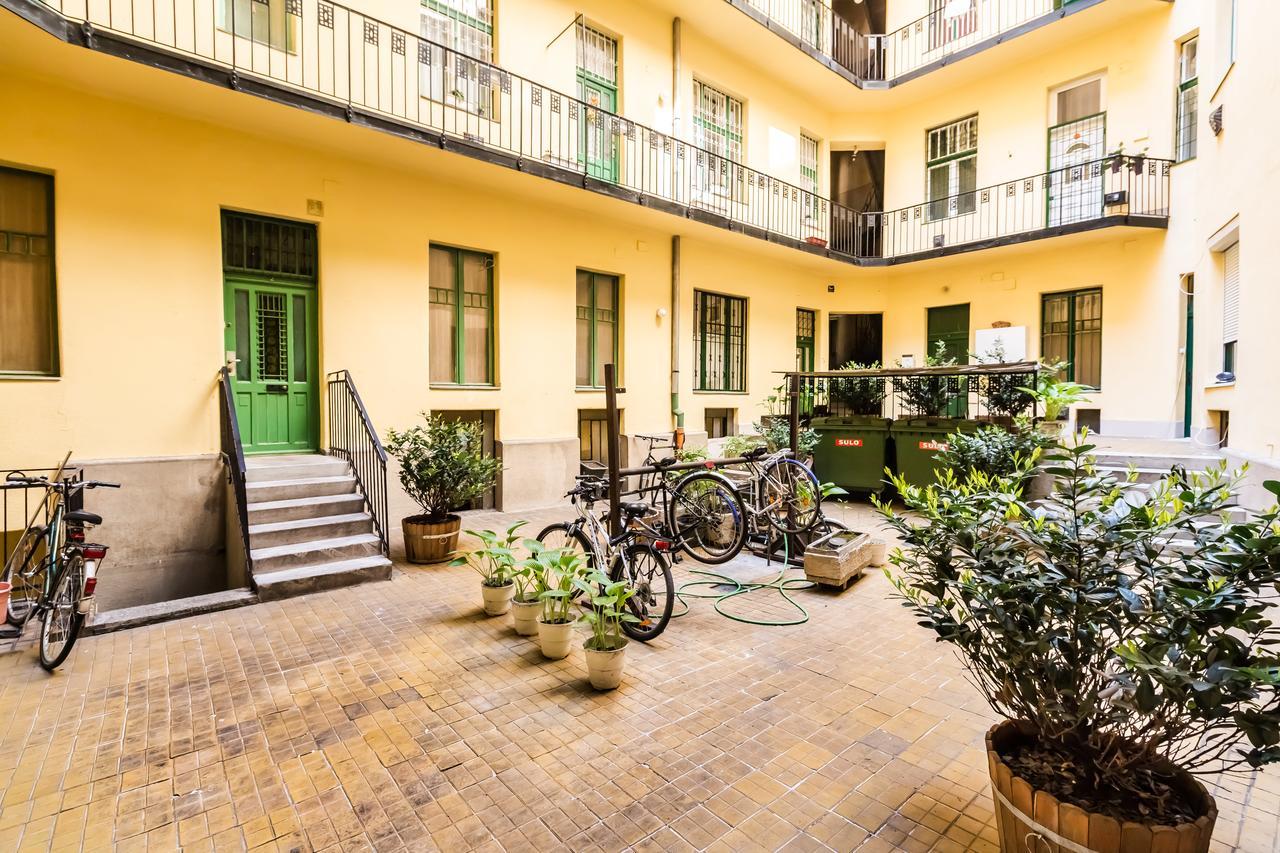 Mickey'S Flat Close To Budapest Whale Apartment Ngoại thất bức ảnh